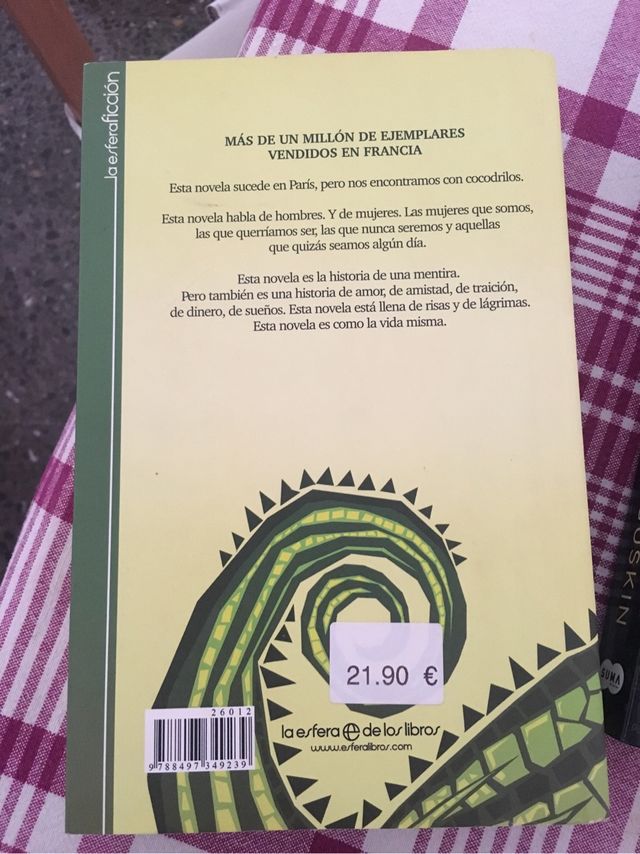 Novela "los ojos amarillos de los cocodrilos "