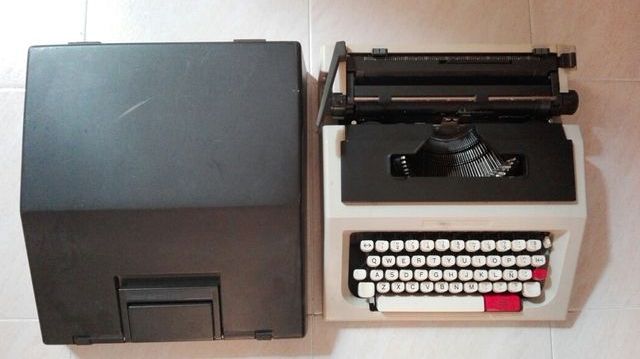 Máquina de escribir antigua.