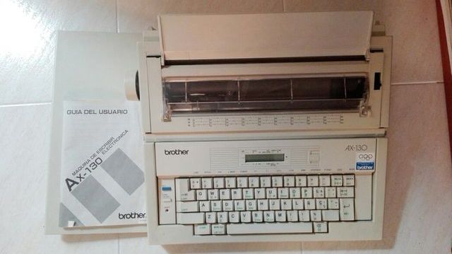 Máquina de escribir electrónica.