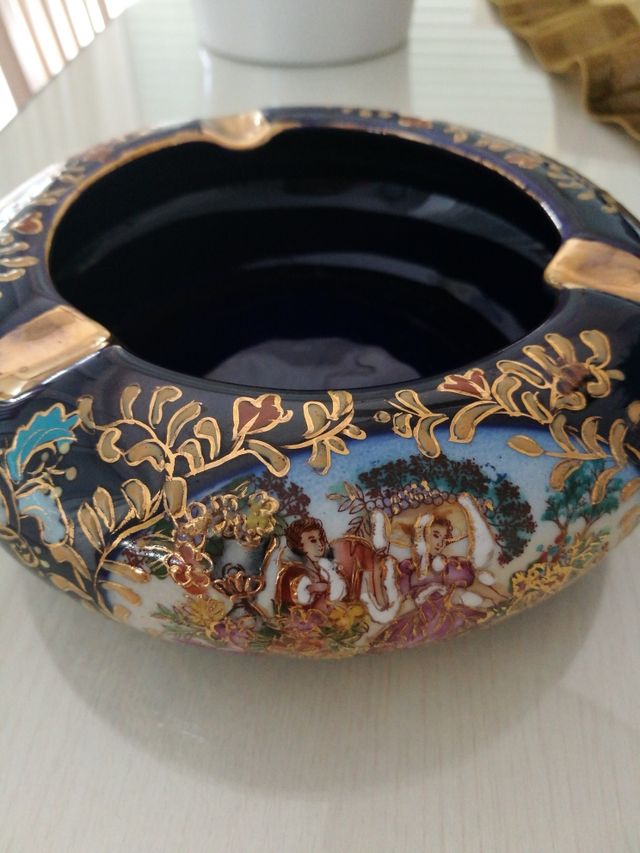 Posacenere in porcellana Satuma