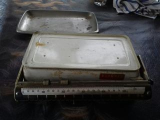 Balanza pesa bebes antigua.