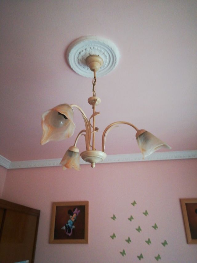 Lámpara techo y mesilla forja.