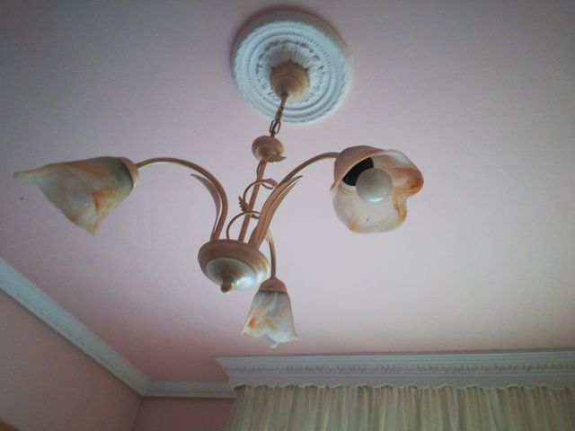 Lámpara techo y mesilla forja.