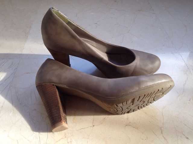 Zapatos tacón gris