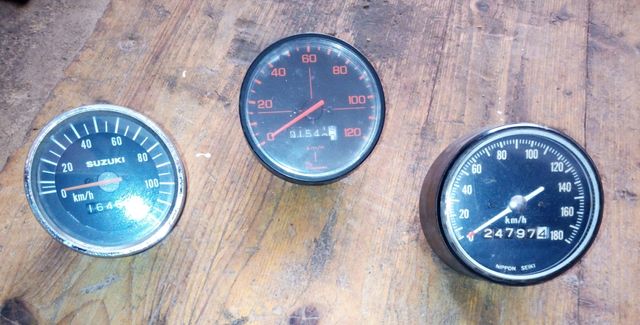 Relojes Km . Moto y Ciclomotor. 3 Fotos.