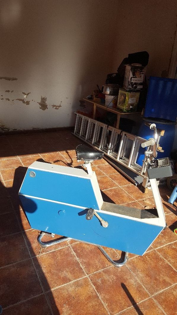Bicicleta estática antigua