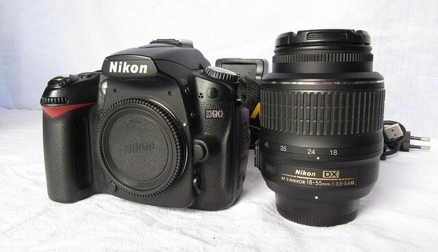 Cámara digital Nikon D90 18-55 / 50mm 1.8D
