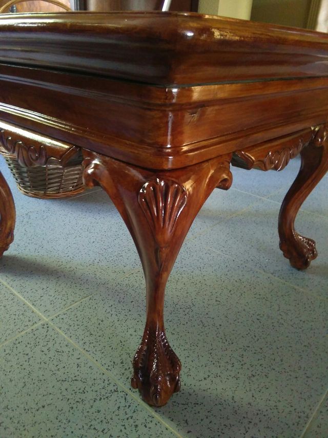 dos mesas salón talladas madera y marmol