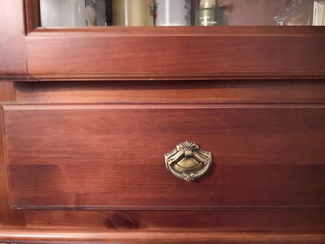 Conjunto Muebles MADERA MACIZA + ESPEJO + VITRINA de segunda mano por