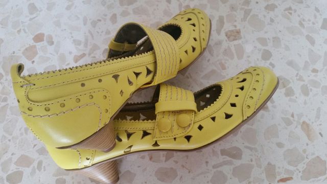 Zapatos de piel, amarillo bebé