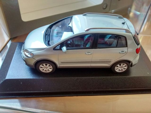 1 Volkswagen Golf CrossGolf de Minichamps 1/43