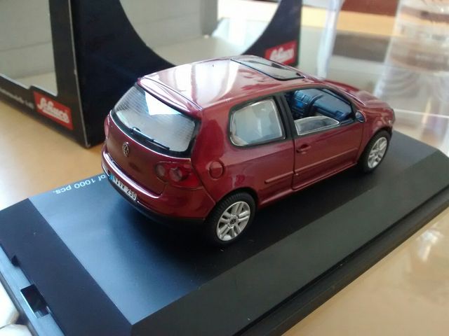 1 Volkswagen Golf de Schuco 1/43