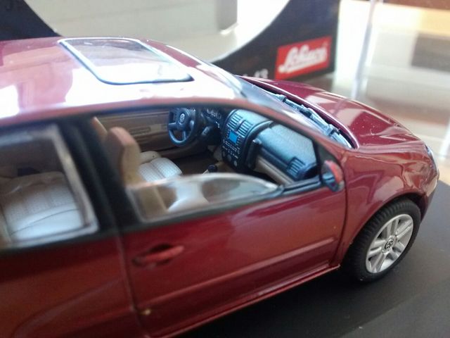 1 Volkswagen Golf de Schuco 1/43