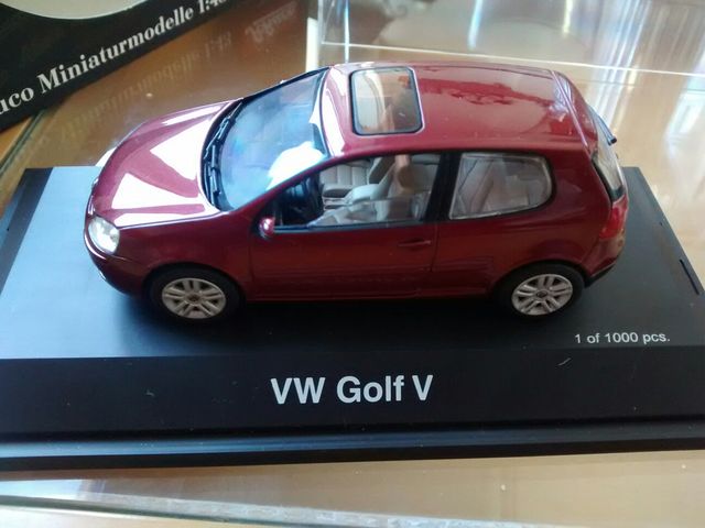 1 Volkswagen Golf de Schuco 1/43