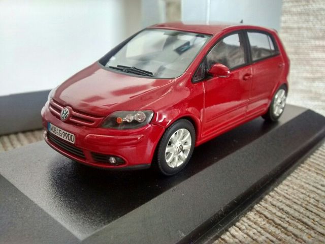 1 Volkswagen Golf Plus 1/43 de Minichamps
