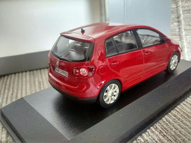 1 Volkswagen Golf Plus 1/43 de Minichamps