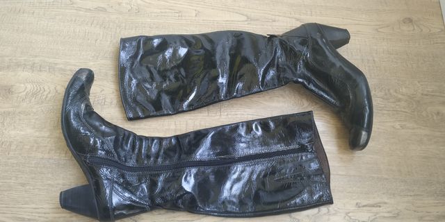 Botas charol negro- Hispanitas T37