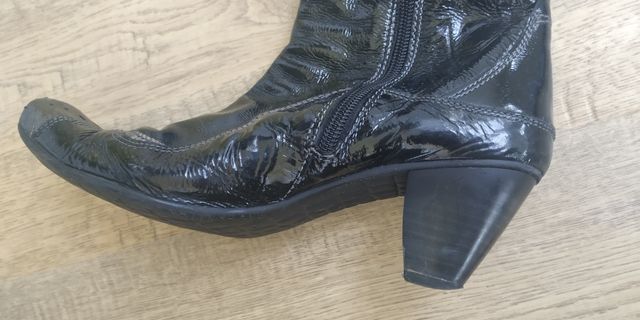 Botas charol negro- Hispanitas T37