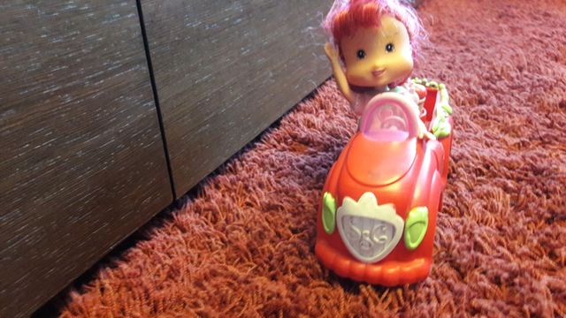 muñeca tarta de fresa con coche
