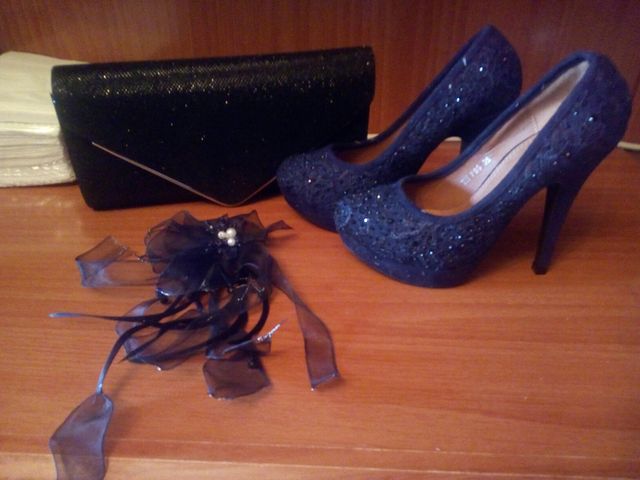 zapatos , bolso y lazo para el pelo
