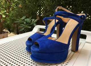 Sandalias azules electrico zara nuevas de segunda mano por 12 EUR en Huesca  en WALLAPOP