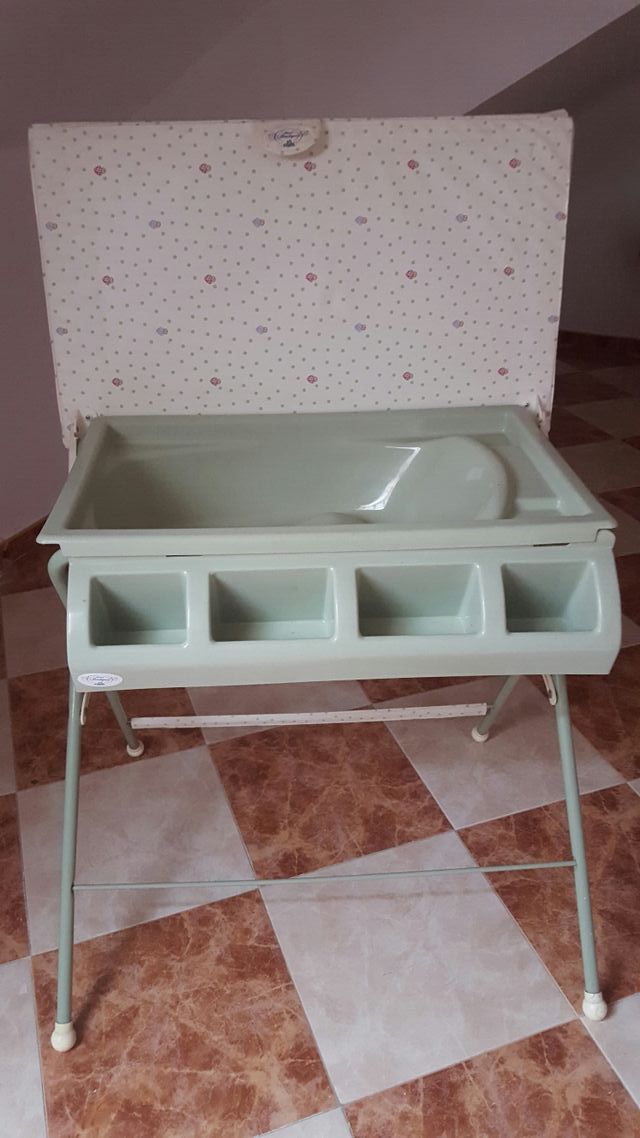 Vendo bañera com cambiador de segunda mano por 50 € en Madrid en WALLAPOP