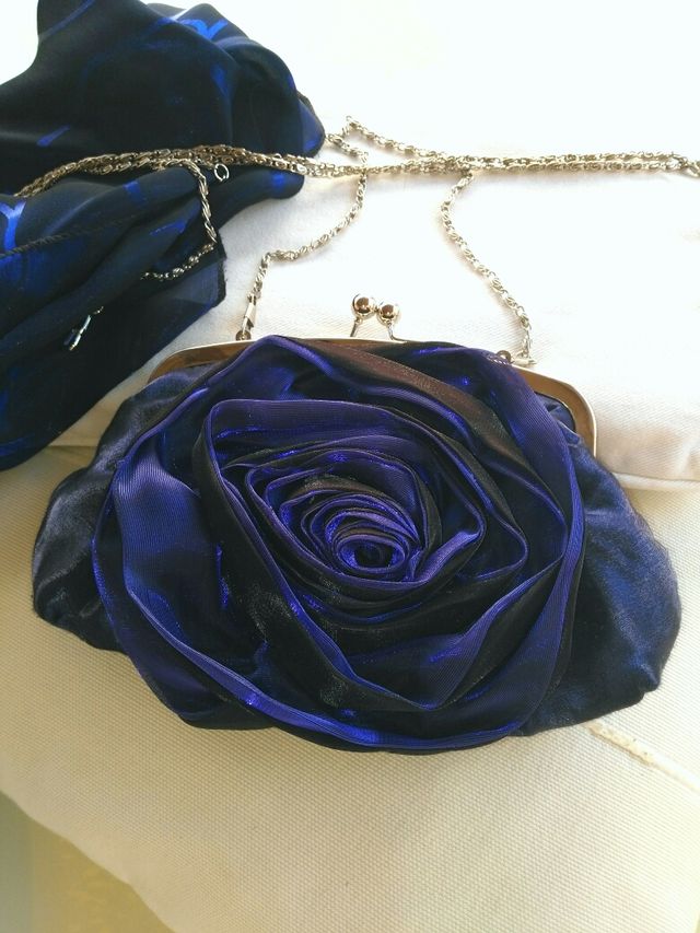 Bolso azul y negro de fiesta