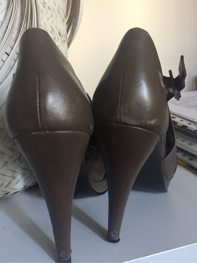 Peep toe de piel talla 38