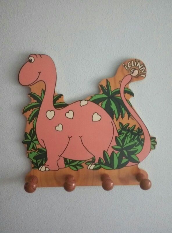 Perchero infantil forma de dinosaurio de madera