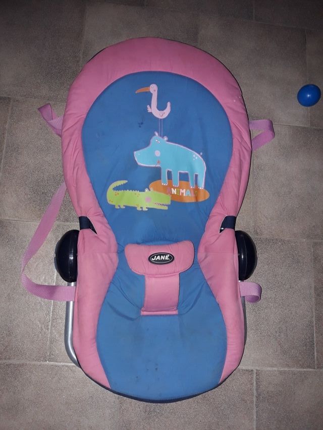 2 Hamacas infantiles:1 sin apenas uso y otra con + de segunda mano por