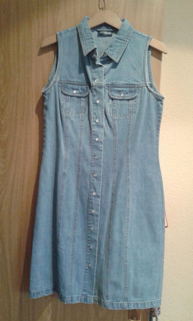 Vestido vaquero claro talla M .