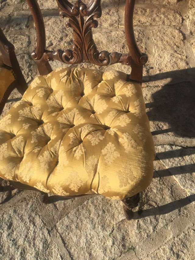 ANTIGUAS SILLAS MADERA TALLADA