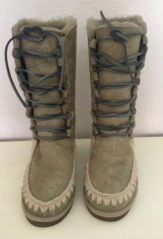 Botas MOU GRIS ALTA CON LAZO-CUÑA, número 39 de segunda mano por 300 EUR en  León en WALLAPOP