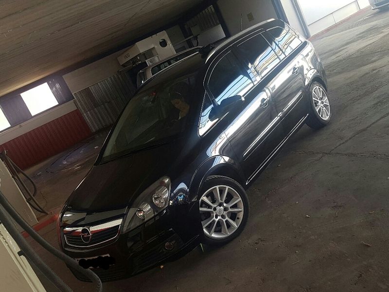 Opel Zafira 2006 - foto 1