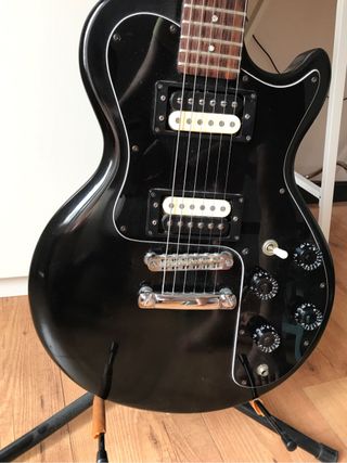 Guitarra eléctrica de segunda mano por 850 EUR en Donostia-San Sebastián en  WALLAPOP