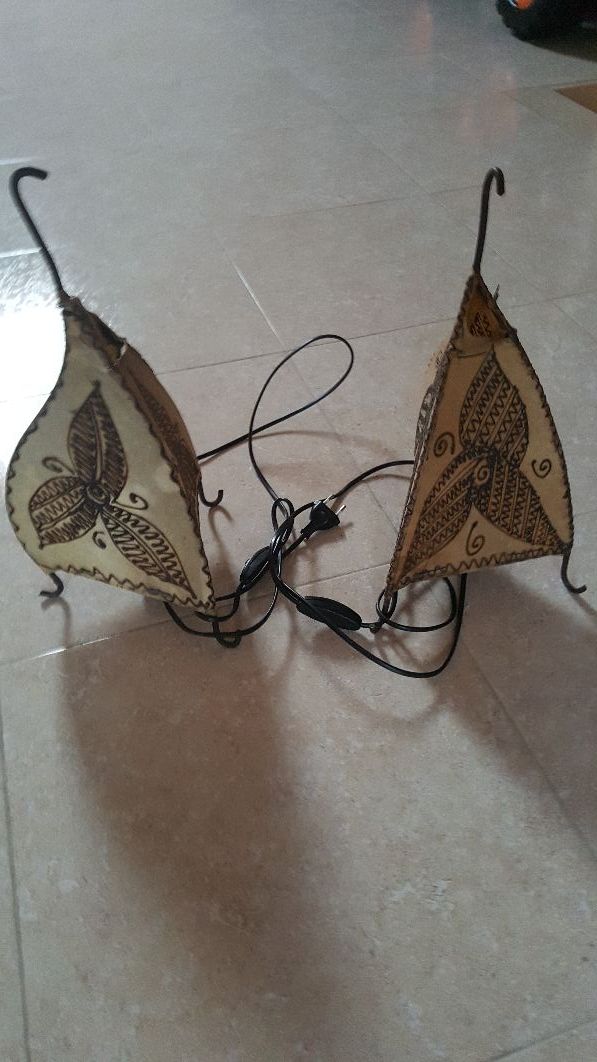 Lamparas diseño japonés. Las dos a 10 € total.