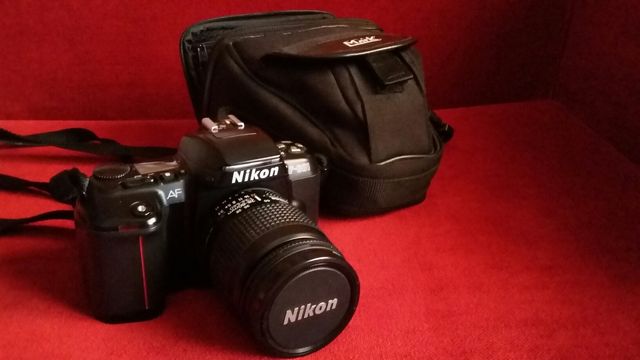 Cámara analógica Nikon AF F-601