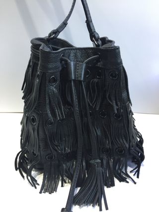 Bolso flecos Zara Woman piel de segunda mano por 18 EUR en Pozuelo de  Alarcón en WALLAPOP