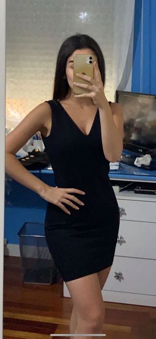 Vestido negro ajustado Zara de segunda mano por 5 EUR en San Fernando de  Henares en WALLAPOP
