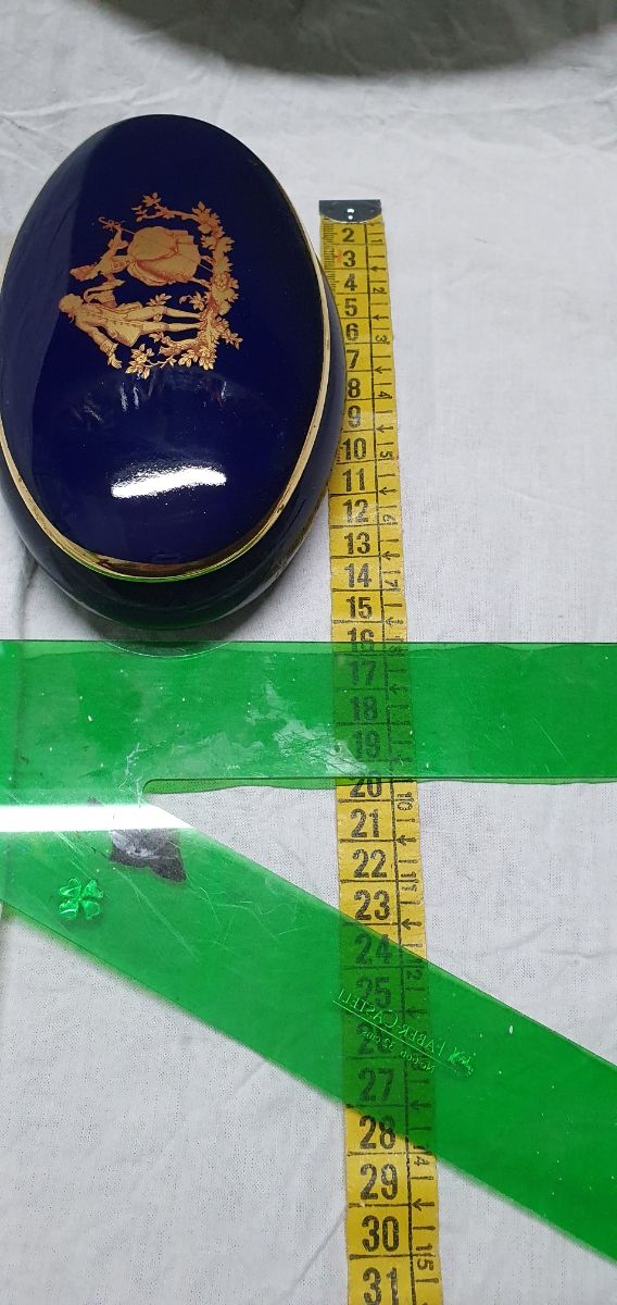 porcelana fina azul ,con de talles en oro Limoges 