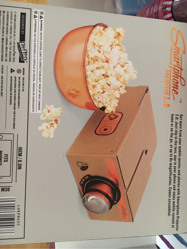 Proyector cartón nuevo