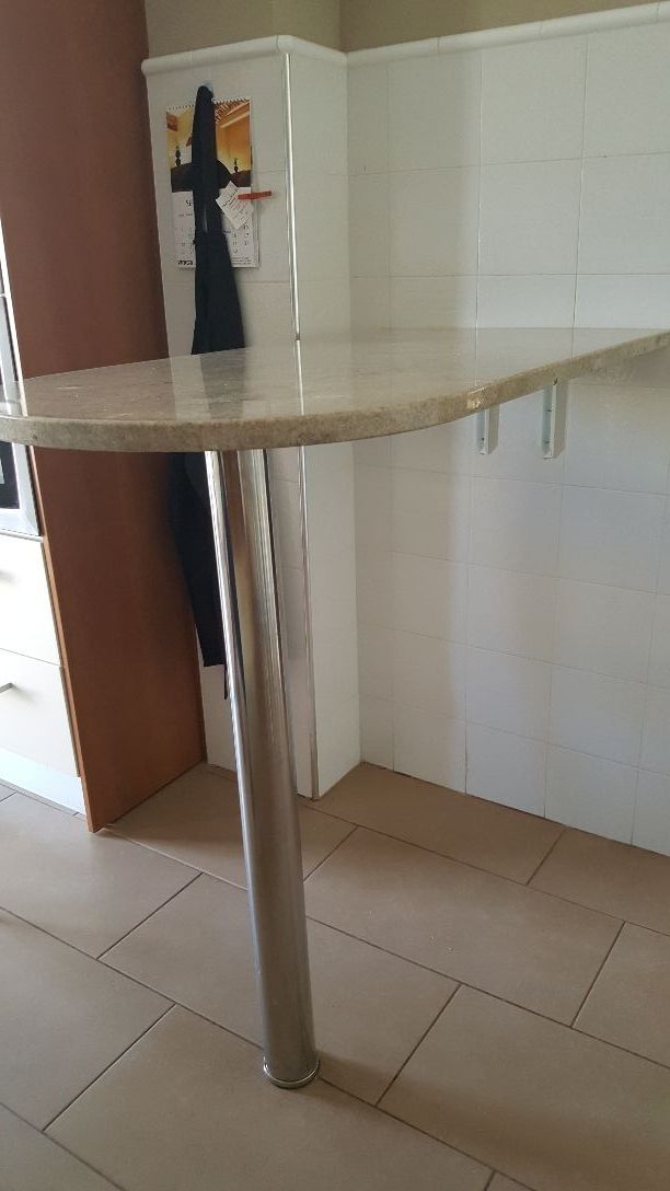 Mesa-barra para cocina o bodega de segunda mano por 110 € en ... Mesa-barra para cocina o bodega de segunda mano por 110 € en ...
