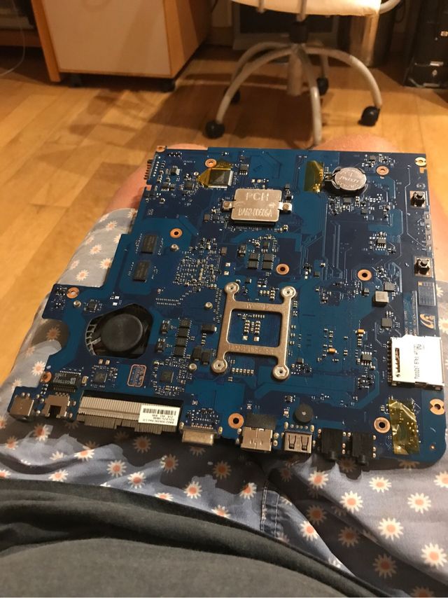 Scheda madre Samsung i3 NP300E5A