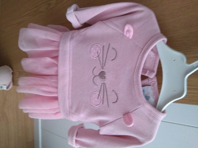 ropita bebe 8 euros cada uno casi nuevo