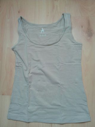 Camiseta básica tirantes Primark color beige. de segunda mano por 3 EUR en  Madrid en WALLAPOP