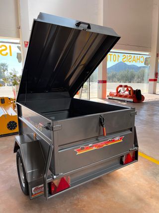 Remolque ligero con tapa C1500 Carro