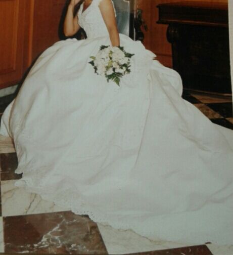 se vende vestido de novia,es de pronovias . de segunda mano por 198