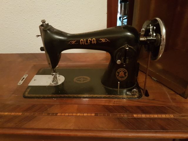Máquina de coser ALFA