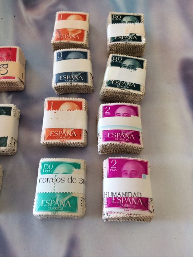 Sellos JCarlos I y Franco