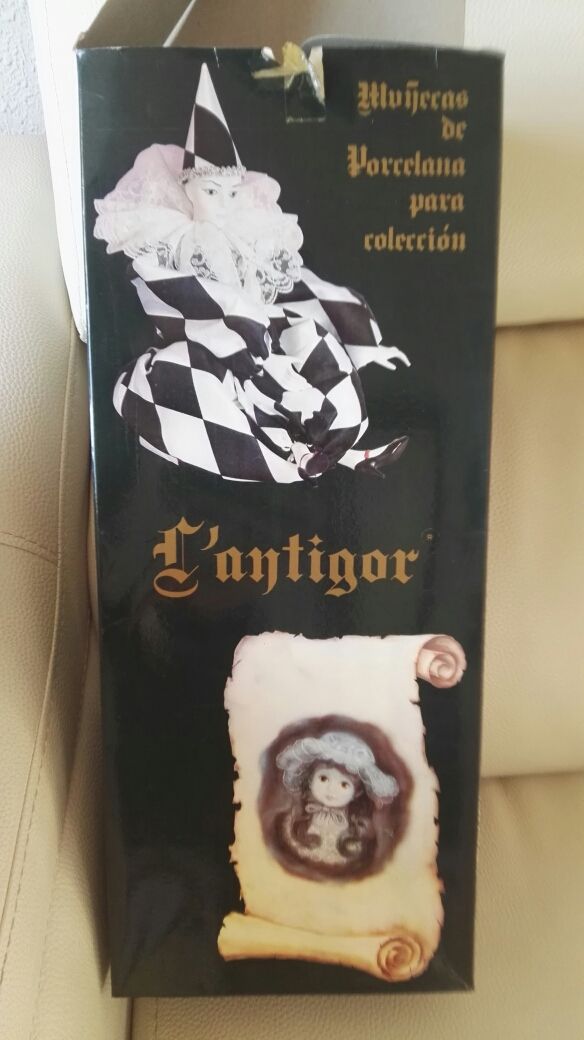 URGE: Muñeca de porcelana fina de coleccionista